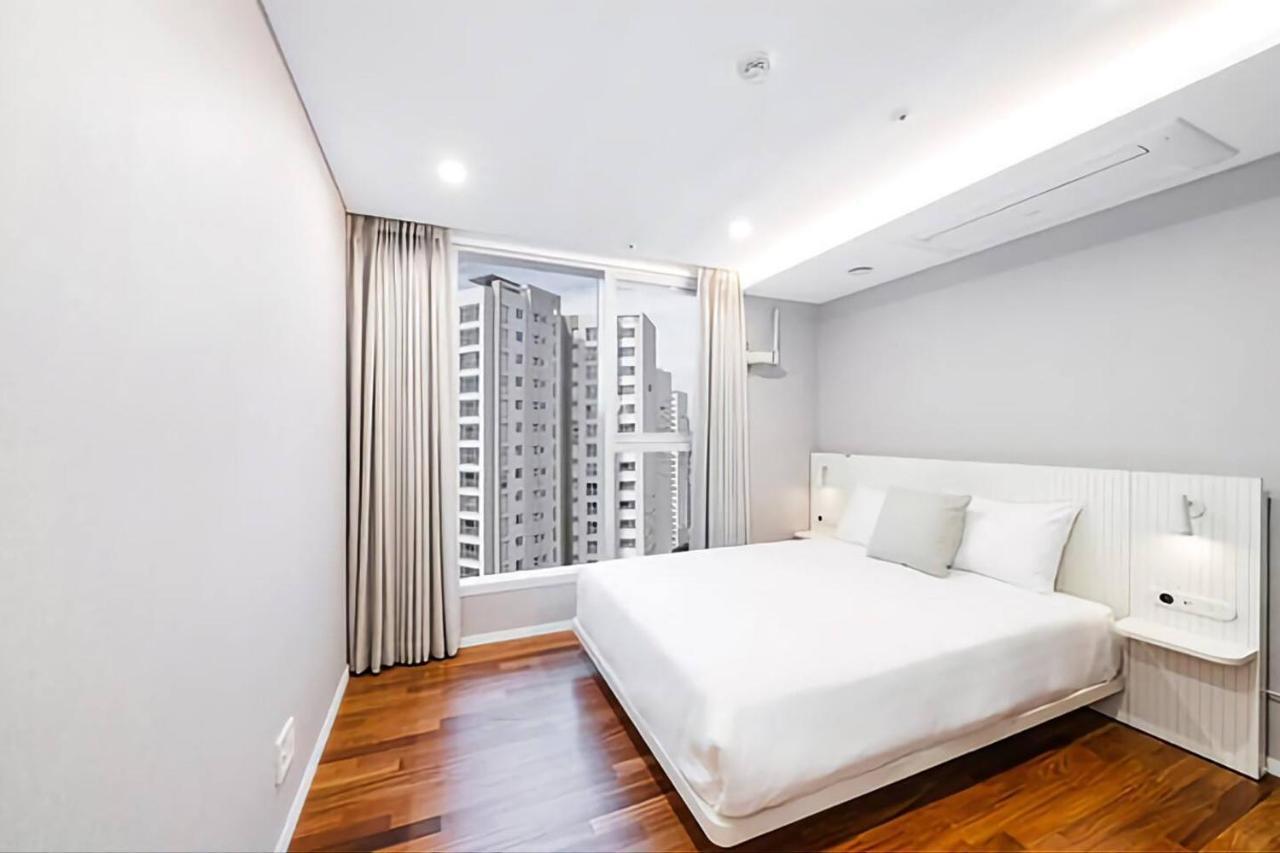 Uh Flat The Seocho Apartment Seoul Bagian luar foto