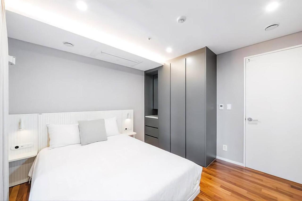 Uh Flat The Seocho Apartment Seoul Bagian luar foto