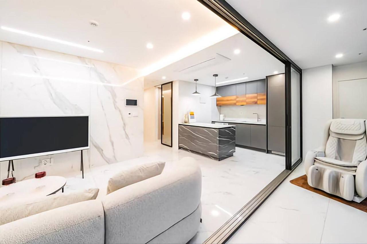 Uh Flat The Seocho Apartment Seoul Bagian luar foto