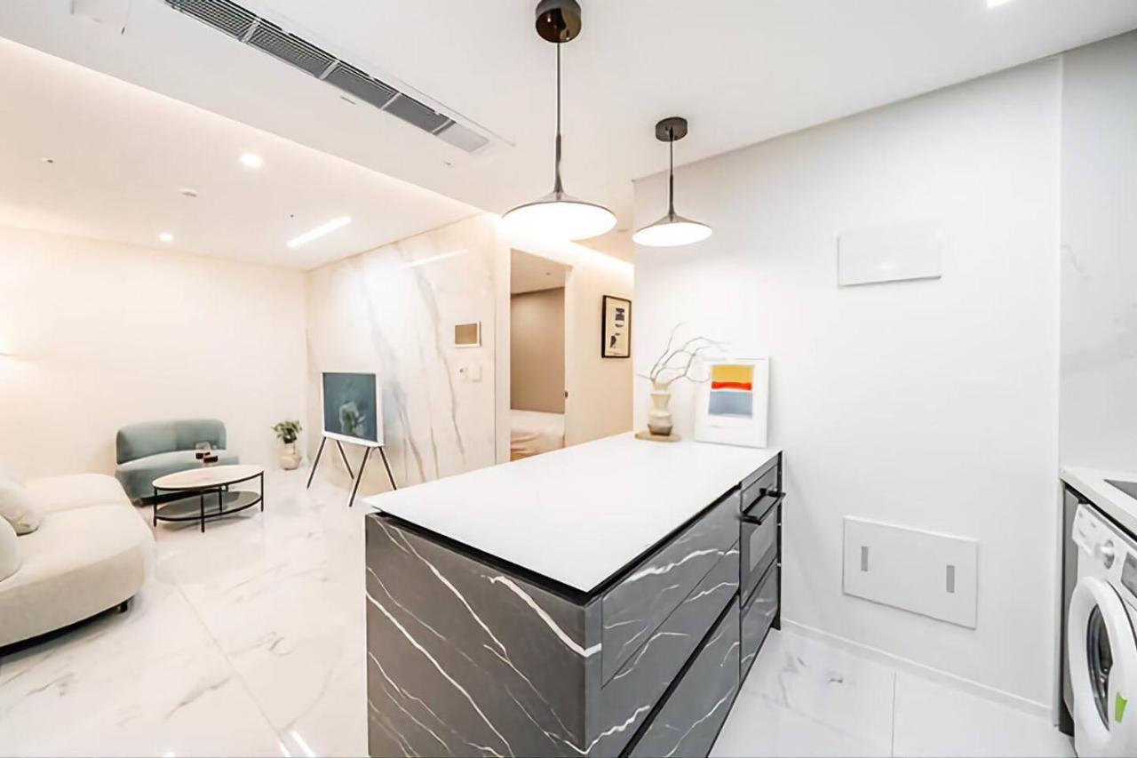 Uh Flat The Seocho Apartment Seoul Bagian luar foto