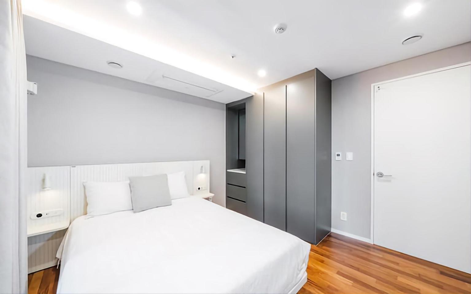 Uh Flat The Seocho Apartment Seoul Bagian luar foto